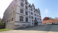 0006-strahlende Schloßansicht